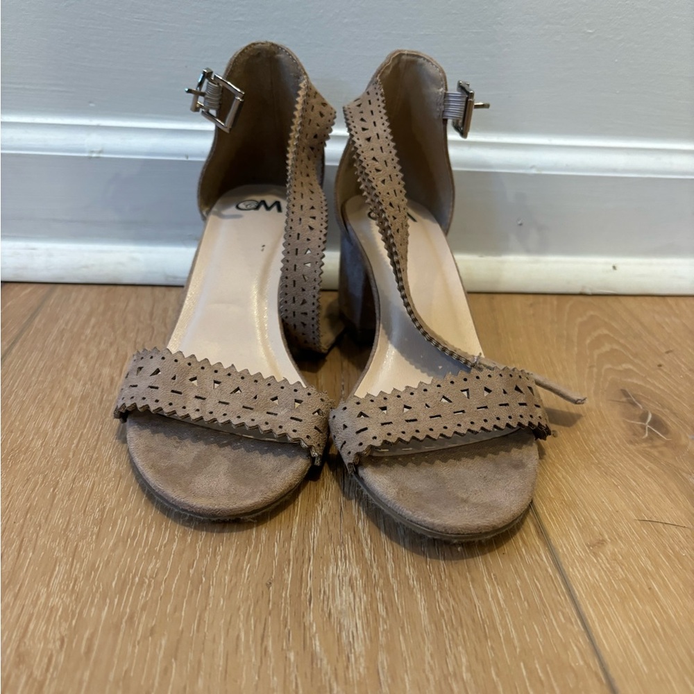 Nude heels women’s size 6